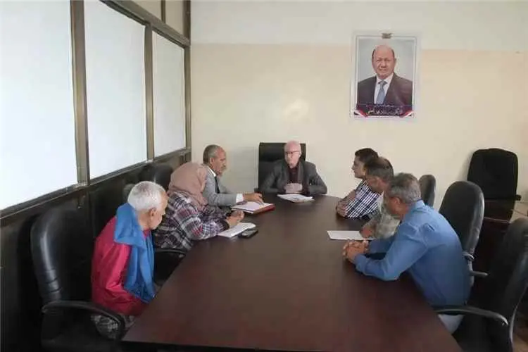 الوكيل الأكحلي يدشن بئر مدرسة الحياة في المطار الق...