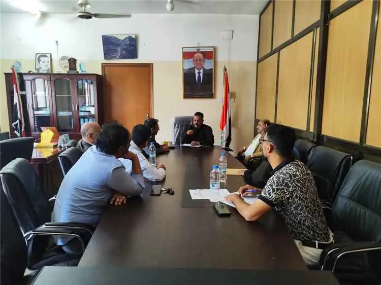 لجنة تنظيم الأسواق بتعز تقر بدء نقل الباعة إلى الم...
