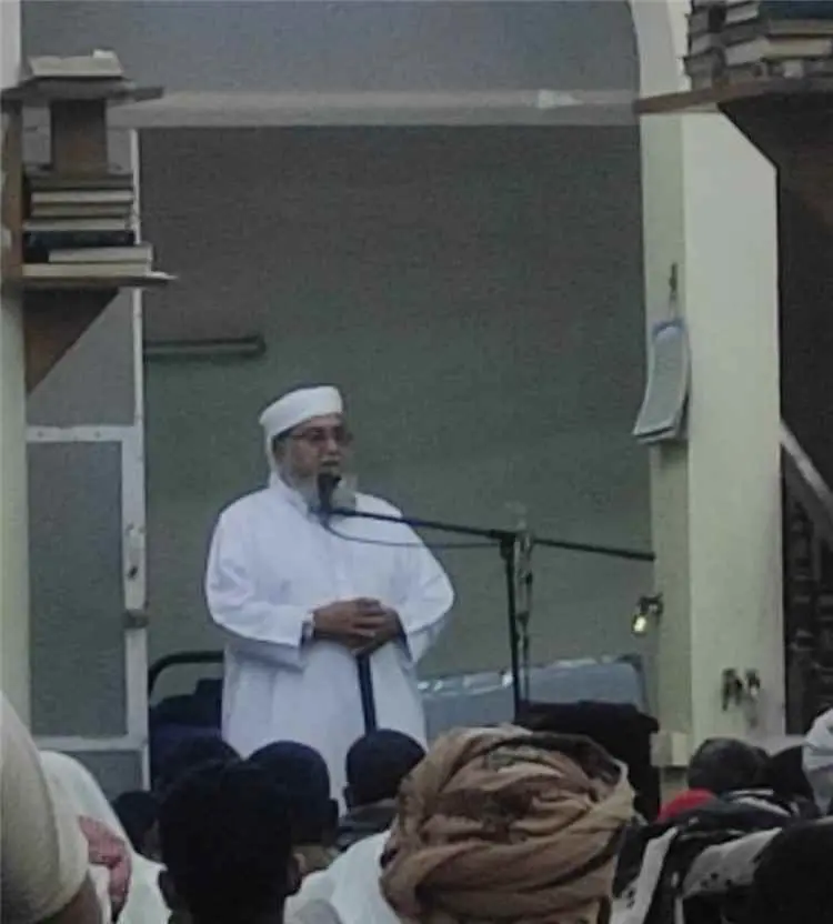 ندوة علمية بمسجد جنيد في زنجبار تحذر من مخاطر الفك...