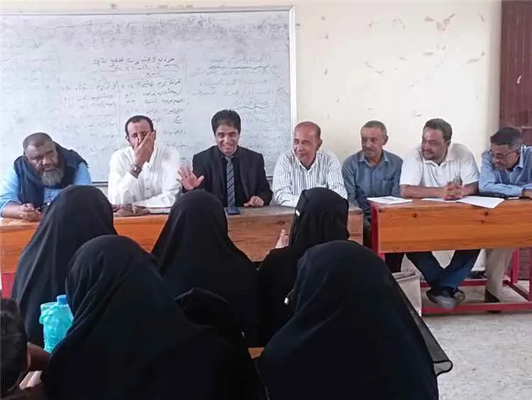 مدير عام تربية أبين يلتقي بالإدارات المدرسية والمع...