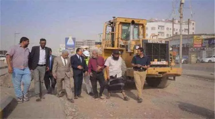 تدشين مشروع صيانة وتأهيل شارع كورنيش المحافظ في عد...