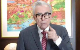 حاكم ولاية مكسيكية يتنحى بعد يوم من إعلان عودته لممارسة مهامه