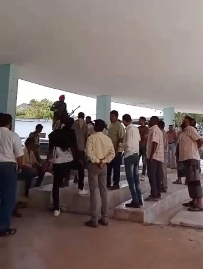 قوات أمنية مدعومة سعوديًا تقتحم مقر  نقابات عمال ا...