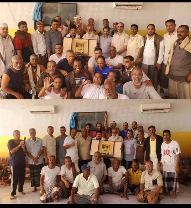 موظفو اتصالات ساحل حضرموت يقدمون درعاً تذكارياً لل...