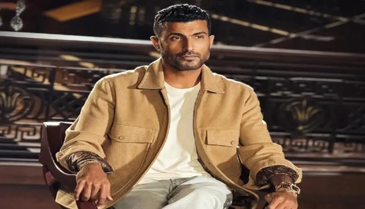 محمد سامي يرد بطرافة على صورته مع ميسي ورونالدو وز...