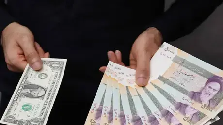 انهيار تاريخي للعملة الإيرانية