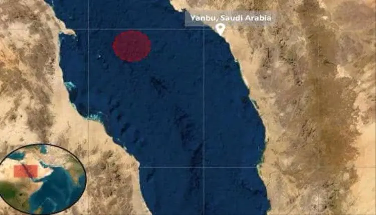 حريق في ناقلة قبالة الميناء النفطي الرئيسي للسعودي...
