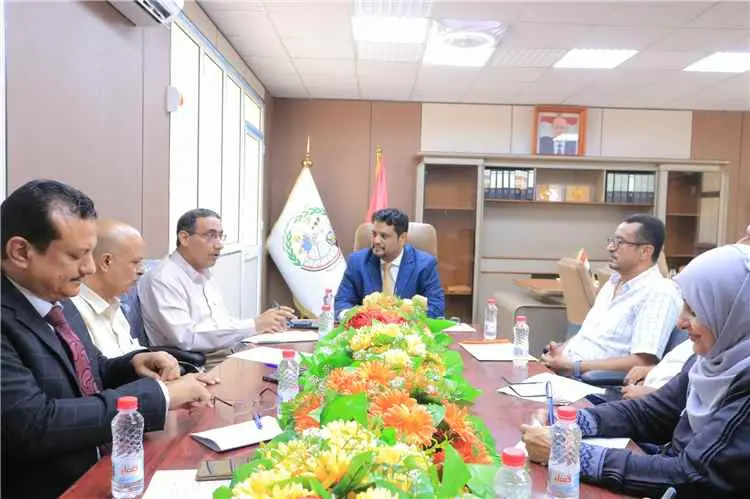 وزير التعليم الفني يناقش مستوى الإنجاز في قطاعات الوزارة بعدن
