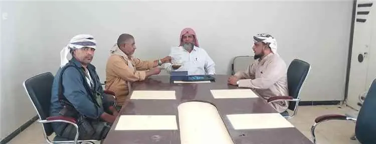 مجلس مدينة عزان يكرّم الشيخ عبدالله بانجوة تقديرًا لجهوده في خدمة المجتمع