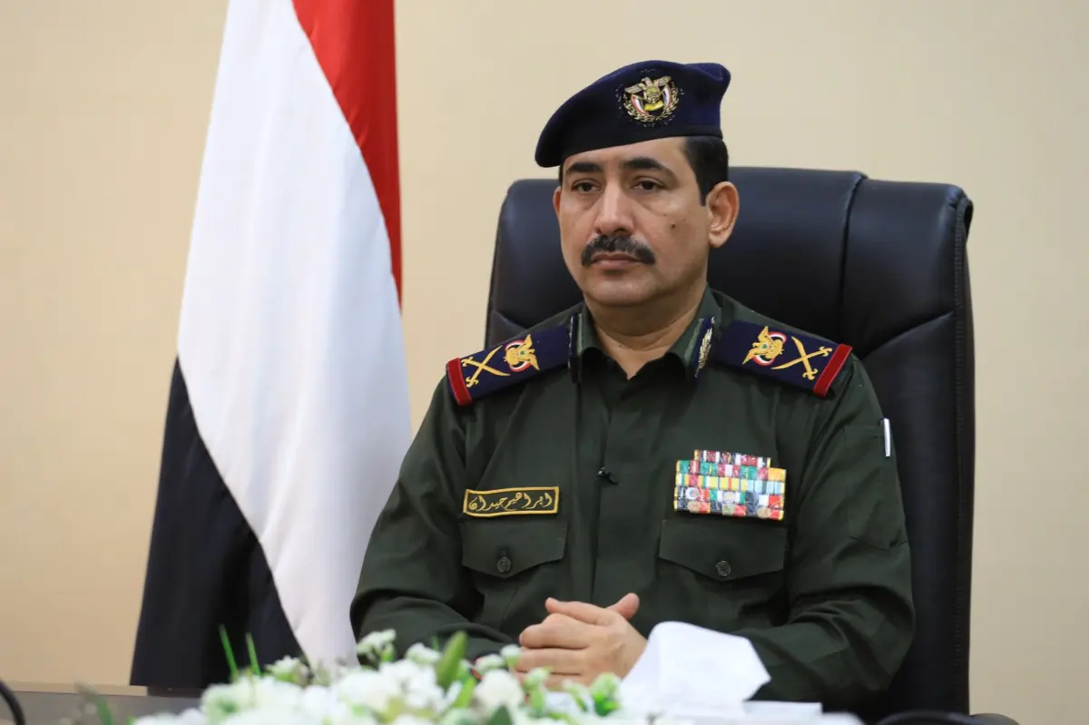 وزير الداخلية يبحث مع القائم بأعمال السفارة الصيني...