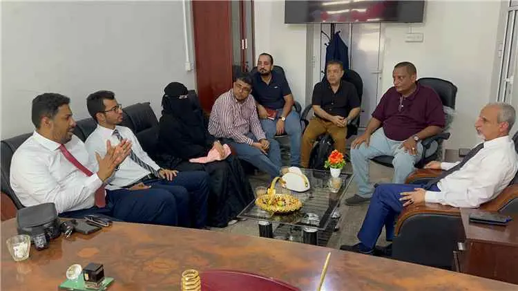 الوكيل الشبحي يلتقي بمدير الإقليمي لمؤسسة يمان ومد...