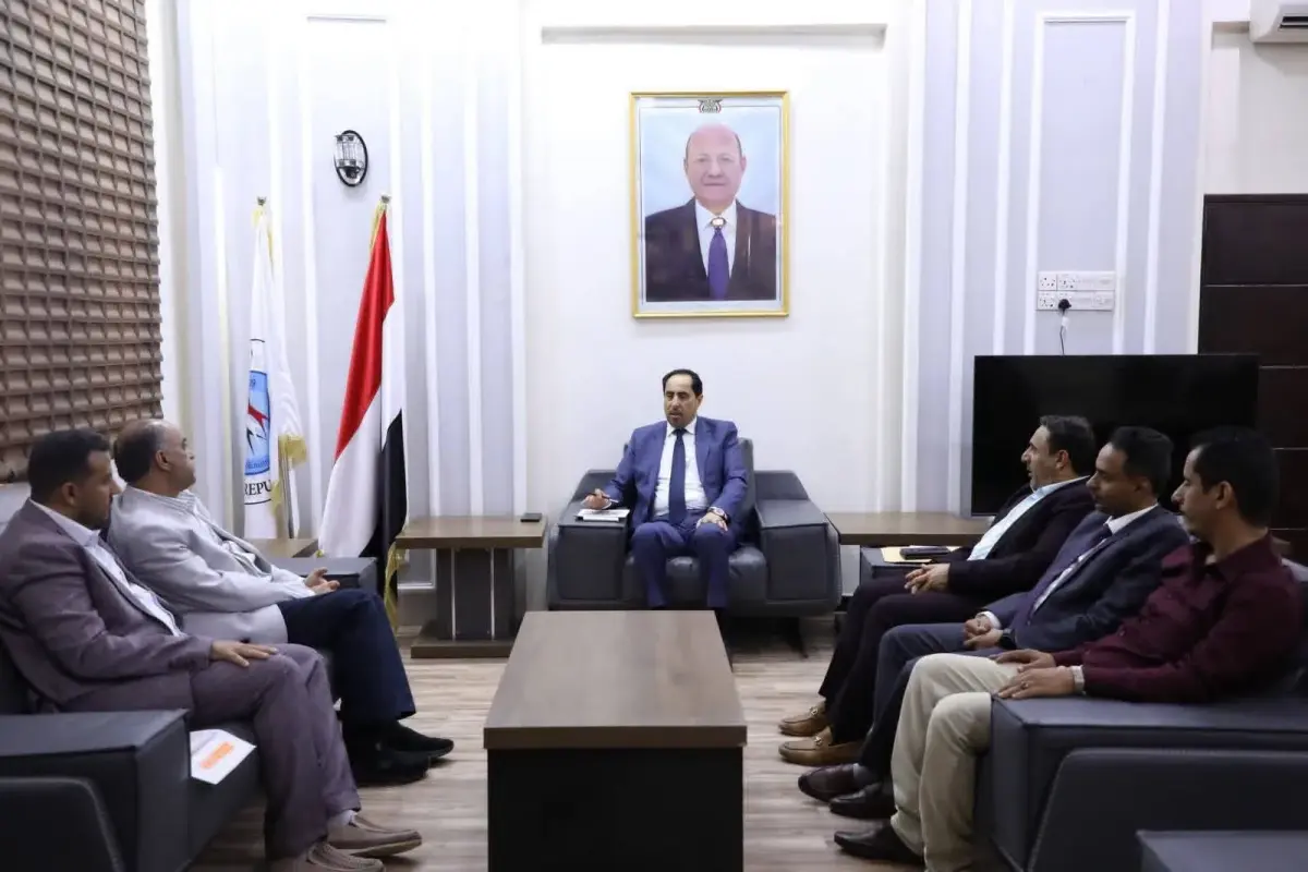 وزير الشباب والرياضة يناقش تنفيذ برنامج للوقاية من...