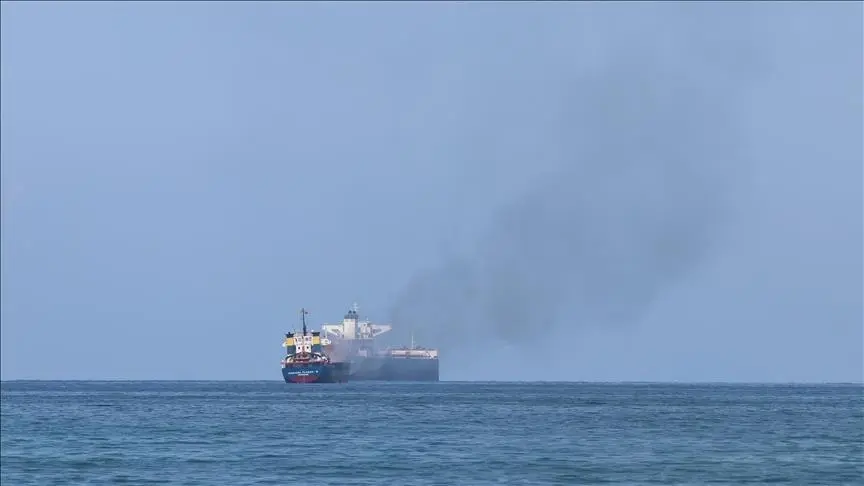 الحوثيون يفتحون جبهة البحر الأحمر: استهداف ناقلة ن...