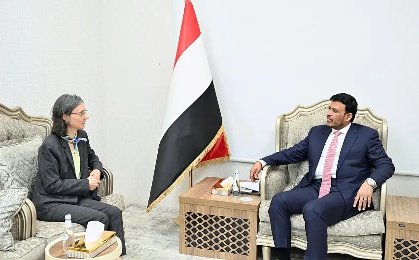 العليمي يحذر من خطر حوثي يتجاوز اليمن ويدعو لتحرك...