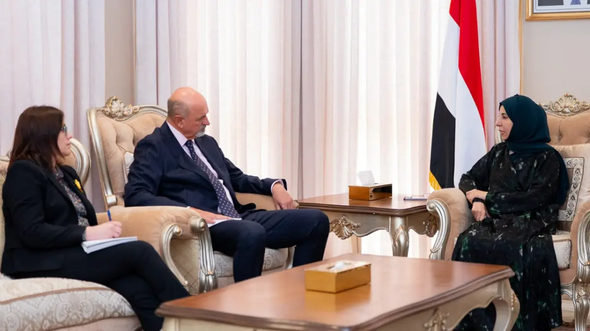 وزيرة الخارجية تبحث مع السفير الأسترالي تعزيز العل...