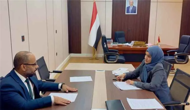 وزيرا الشؤون القانونية والاتصالات يبحثان تحديث تشر...