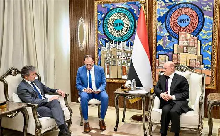 رئيس مجلس القيادة: لا تهدئة مستدامة دون استعادة مؤسسات الدولة وضمان احتكارها لقراري السلم والحرب