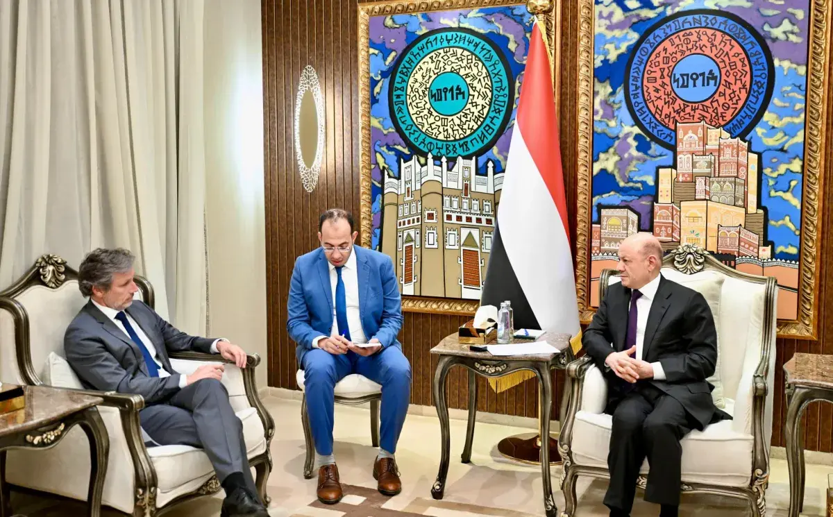 رئيس مجلس القيادة يدعو الشركاء الدوليين إلى دعم ال...