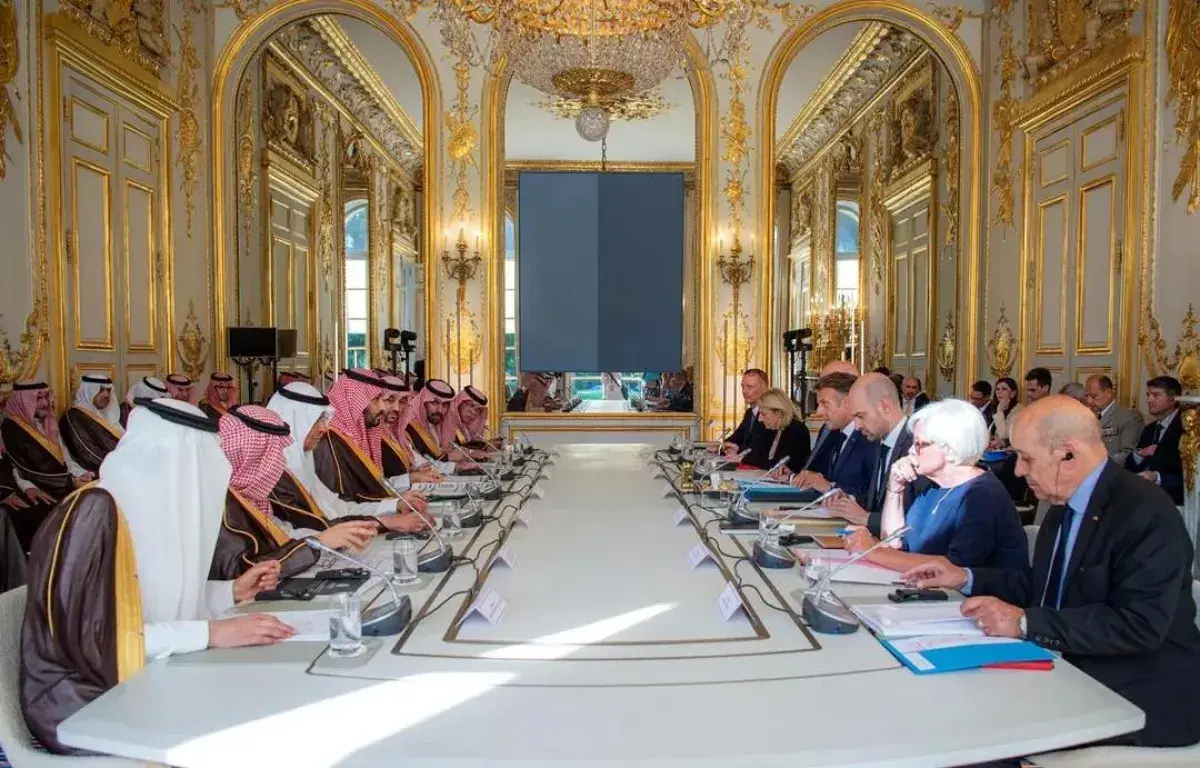بيان سعودي فرنسي مشترك يدين الهجمات الحوثية ويجدد...