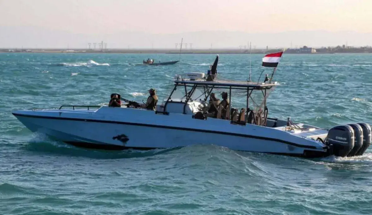 صنعاء وباب المندب: القيادة اليمنية ترفض حماية السف...