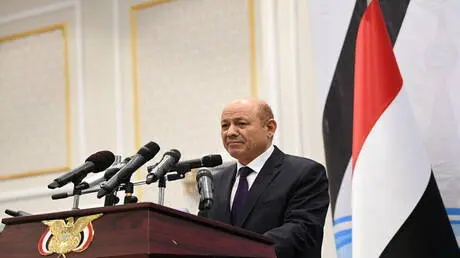 اليمن.. العليمي يتوعد بضرب مراكز القيادة الحوثية ف...