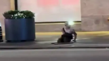 الأمن الأمريكي يفحص فيديو خروج 3 أشخاص من مجاري ال...