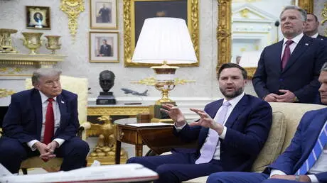 WSJ: فانس نصح ترامب قبيل حرب إيران ومديرة الاستخبا...