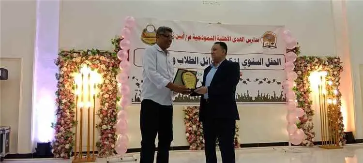 مدارس الهدى النموذجية بزنجبار تحتفي بأوائل طالباته...