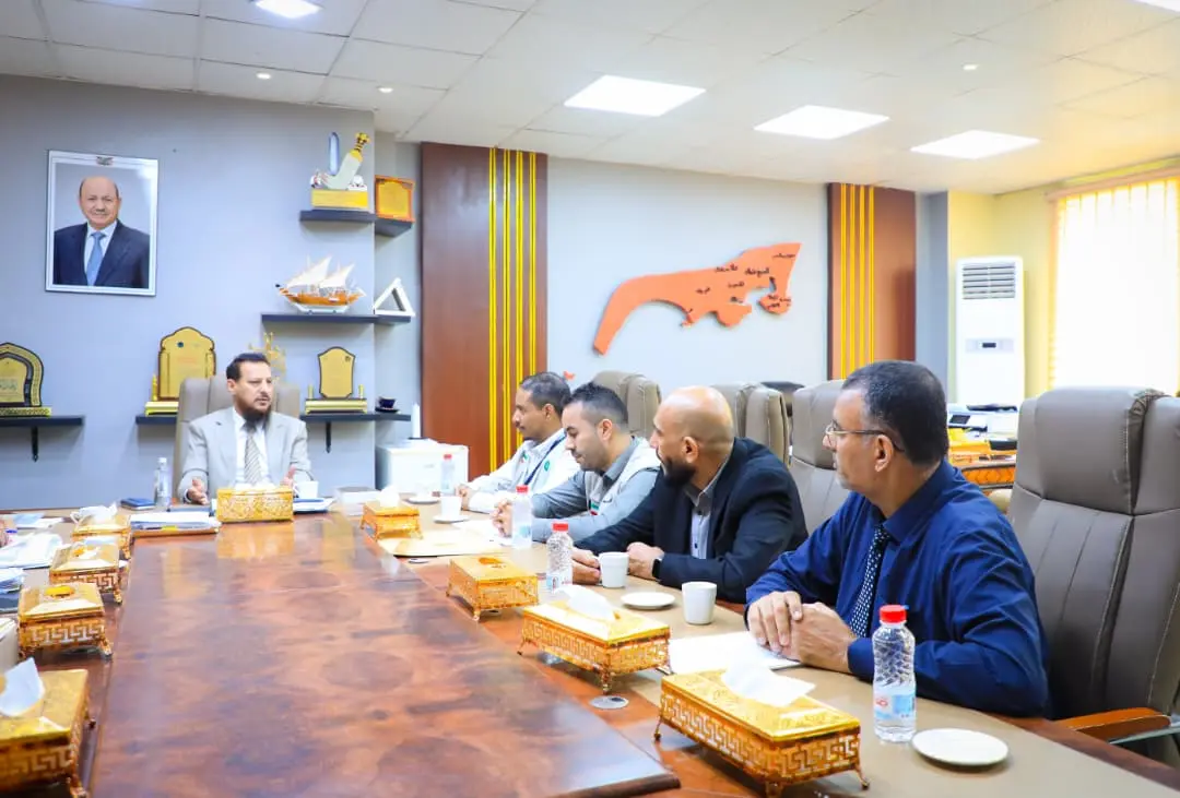 محافظ عدن يناقش مع جمعية العون المباشر الكويتية اس...