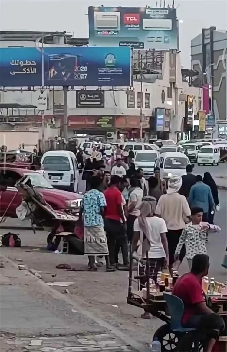 أزمة الغاز تربك المواصلات في عدن وترفع أجور التنقل...