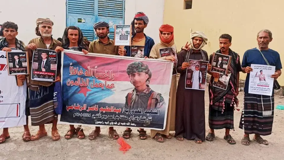 وقفة احتجاجية حاشدة بالعاصمة عدن للمطالبة بالقصاص...