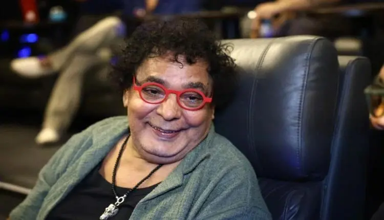 اصابة الفنان محمد منير بأزمة صحية مفاجئة للمرة الث...