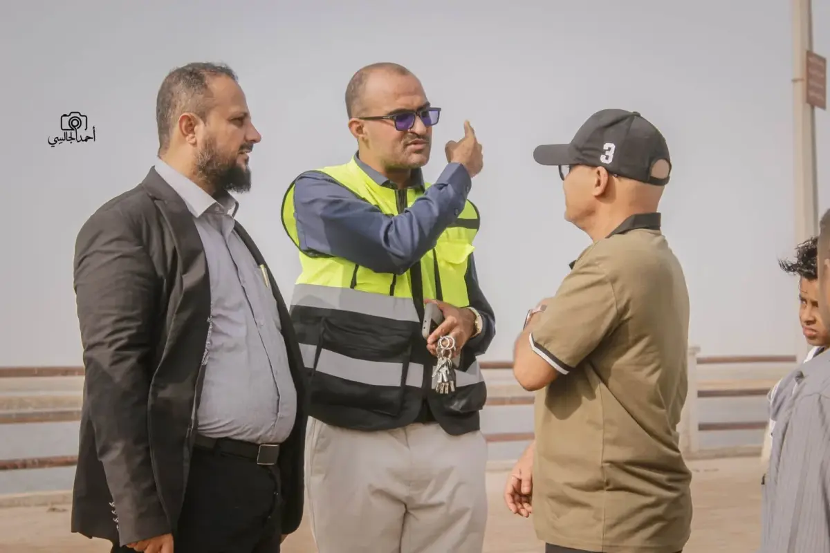 مدير عام المنصورة يتفقد أعمال صيانة وتأهيل شارع كو...