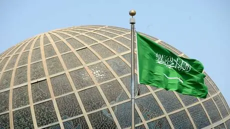 السعودية تؤكد ضرورة بقاء مضيق هرمز وباب المندب مفت...