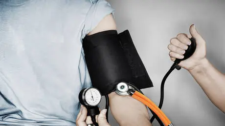 5 عادات يومية ترفع ضغط الدم دون أن تشعر