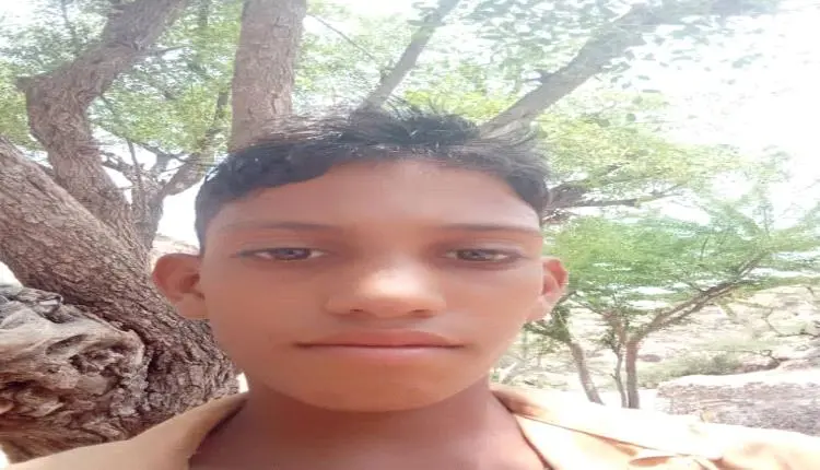الحوثيون يقتلون طفل بقصف منزله في عهامة
