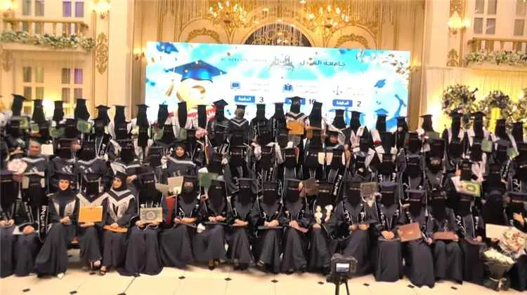 جامعة العادل تحتفي بتخرج 232 طالبًا وطالبة في حفل...