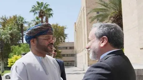 وزير خارجية عمان: نأمل بالإعلان قريبا عن "ممر مؤقت...
