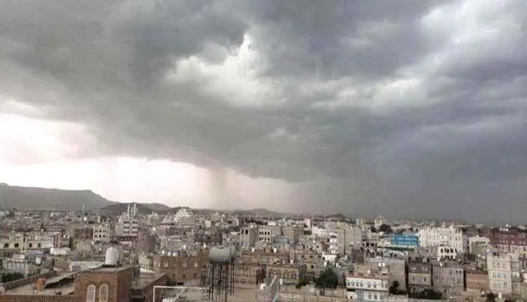 تقلبات جوية تضرب عدة محافظات.. أمطار وبَرَد ورياح...