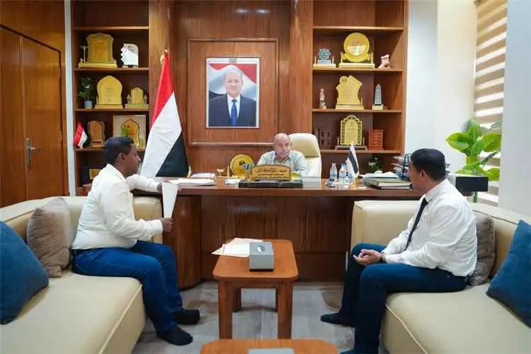 عضو مجلس القيادة الخنبشي يوجه بمتابعة صرف موازنة ه...