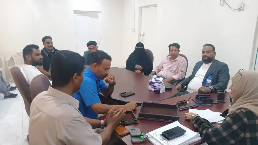 ميرفت السلامي تلتقي نقابة كاك بنك بعدن