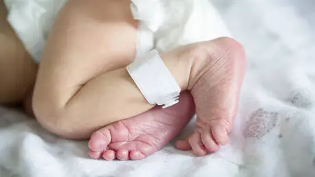 حالة طبية نادرة تدهش اﻷطباء في الهند.. ولادة طفل ب...