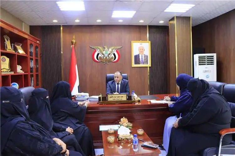 وزير الصناعة والتجارة يطلع على تحضيرات المؤتمر الأ...