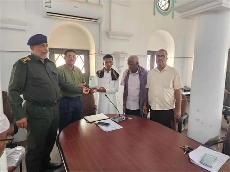 مدير عام تريم يكرّم ممثل الجهاز المركزي للرقابة وا...