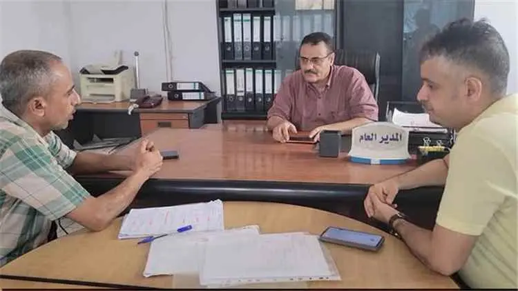 مدير عام البريقة يناقش مع مدير المنطقة الثالثة للك...