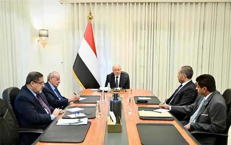 رئيس مجلس القيادة يطلق إجراءات شاملة لمكافحة التهر...