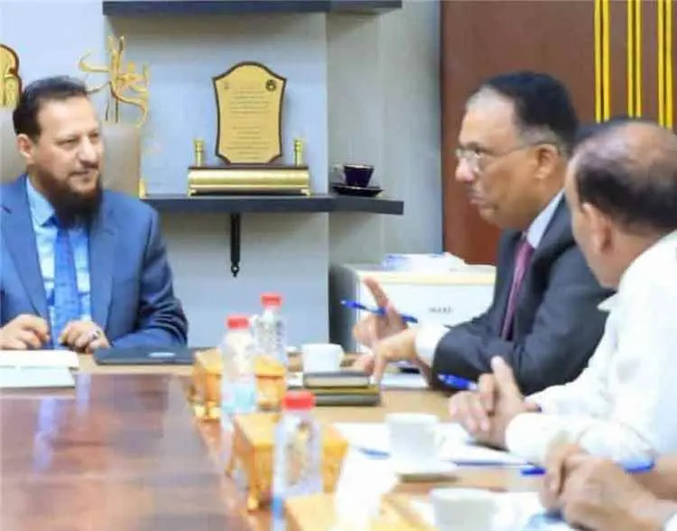 المحافظ شيخ يناقش مع رئيس مصلحة الجمارك آليات تعزي...