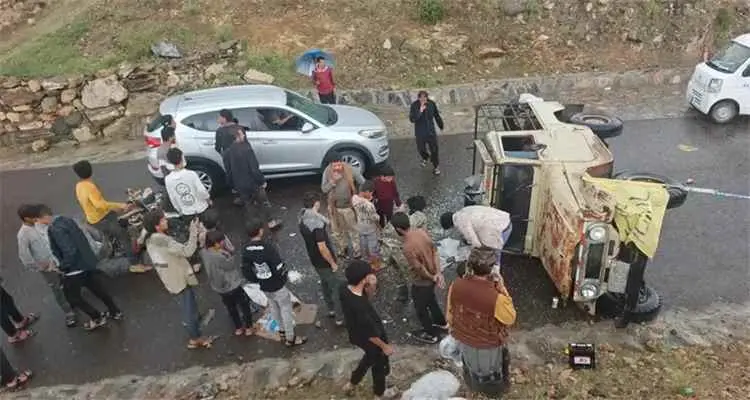 حادث مروري مؤسف في يافع لبعوس
