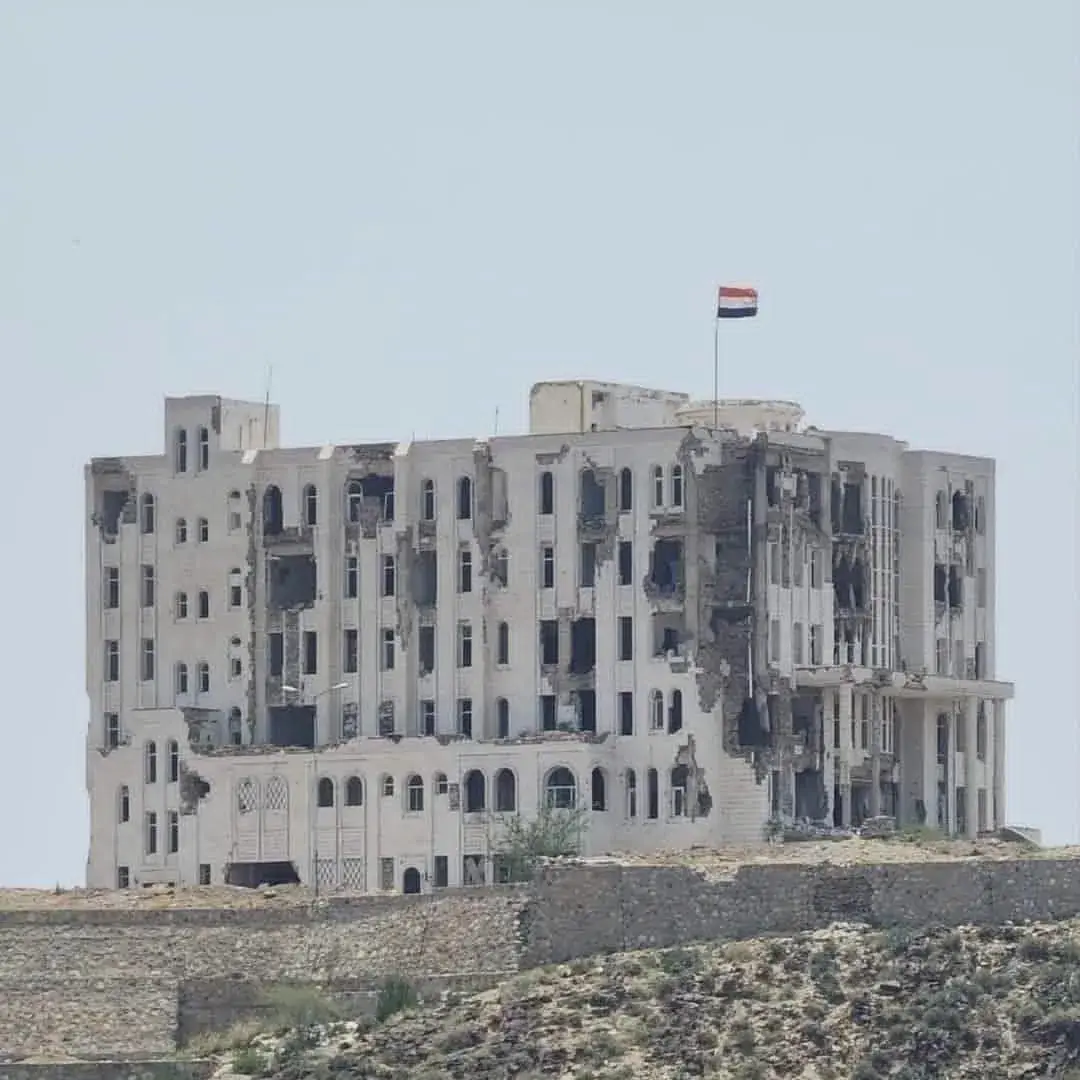 مليشيات الحوثي تستهدف المجمع القضائي في تعز بقذائف الهاون