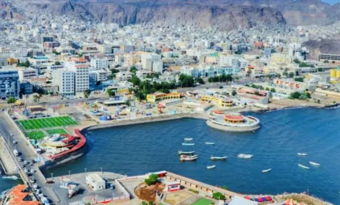 نقابة النقل في عدن تقرر رفع أجور المواصلات بدءا من...